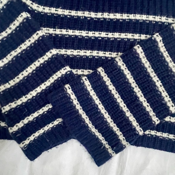 Aritzia The Group Babaton Degas Alpaca Crop Sweater in Pure Indigo Escape - Picture 4 of 7